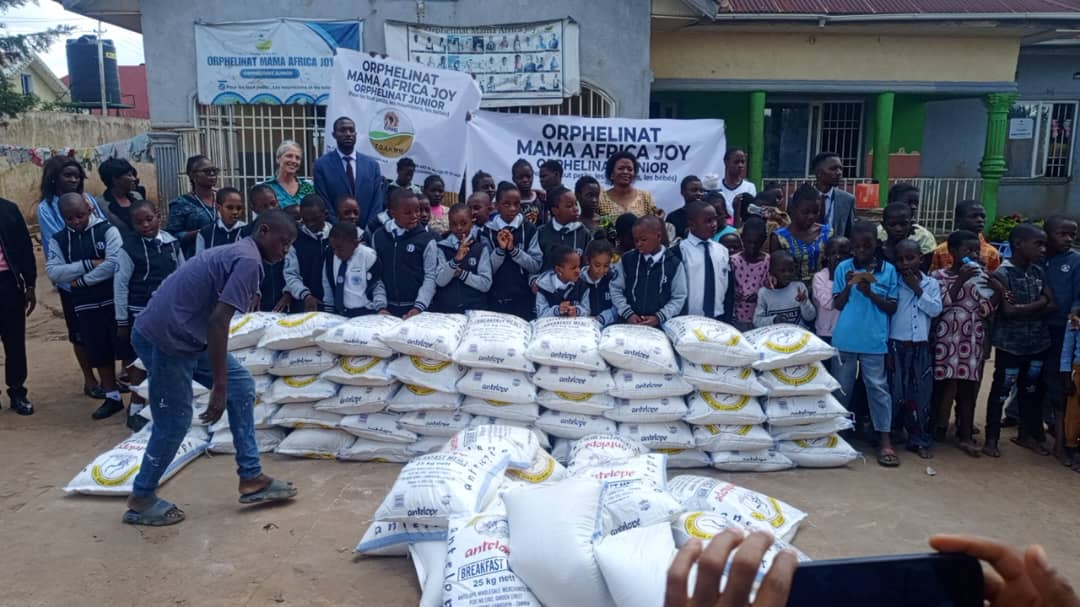 Visite de solidarité du Complexe Scolaire Belle Vue à l’Orphelinat Mama Africa Joy.